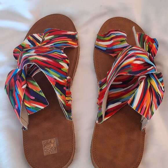 Cute Colorful Fabric Sandals - Picture 3 of 5